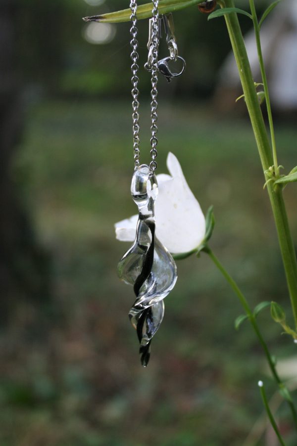 Pendentif torsade liseré